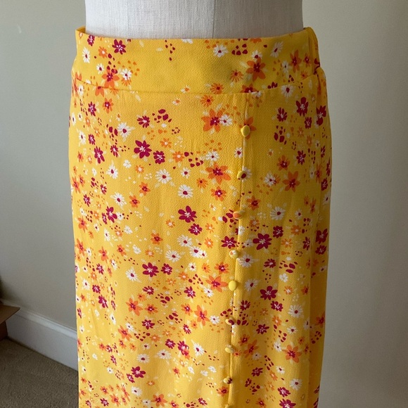 NWT BCBG Floral Yellow Button Down Midi Skirt - Picture 2 of 10
